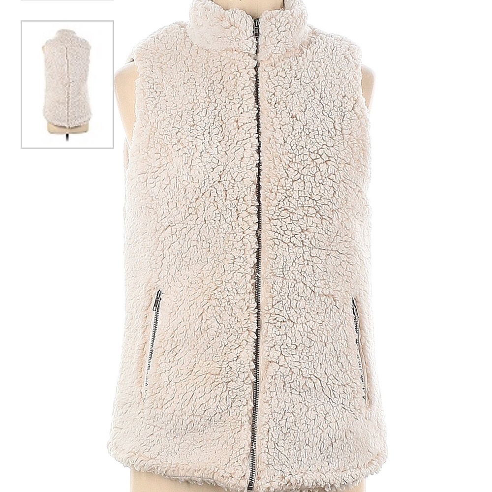 Cozy Love Tree Sherpa Vest. Perfect for layering during the fall/winter seasons!